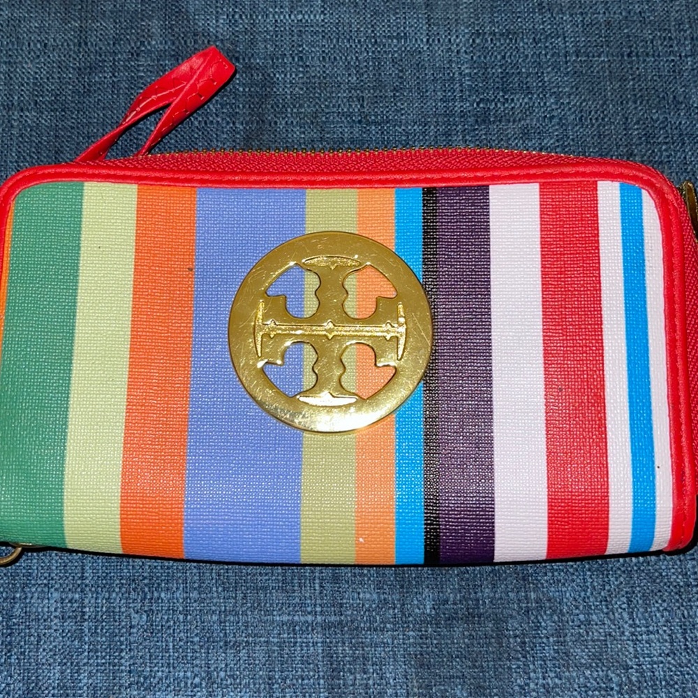 Stripped wristlet